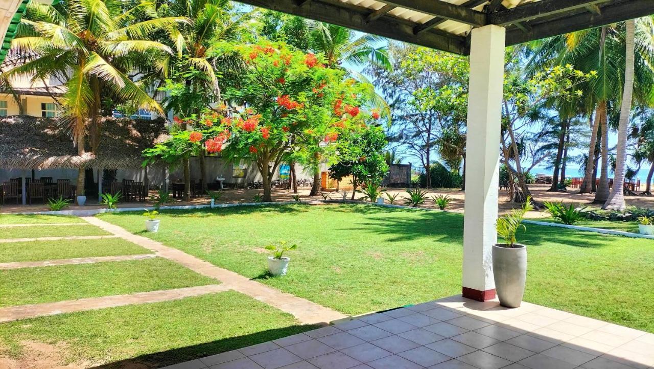 Hotel Coral Bay Trincomalee Exterior foto