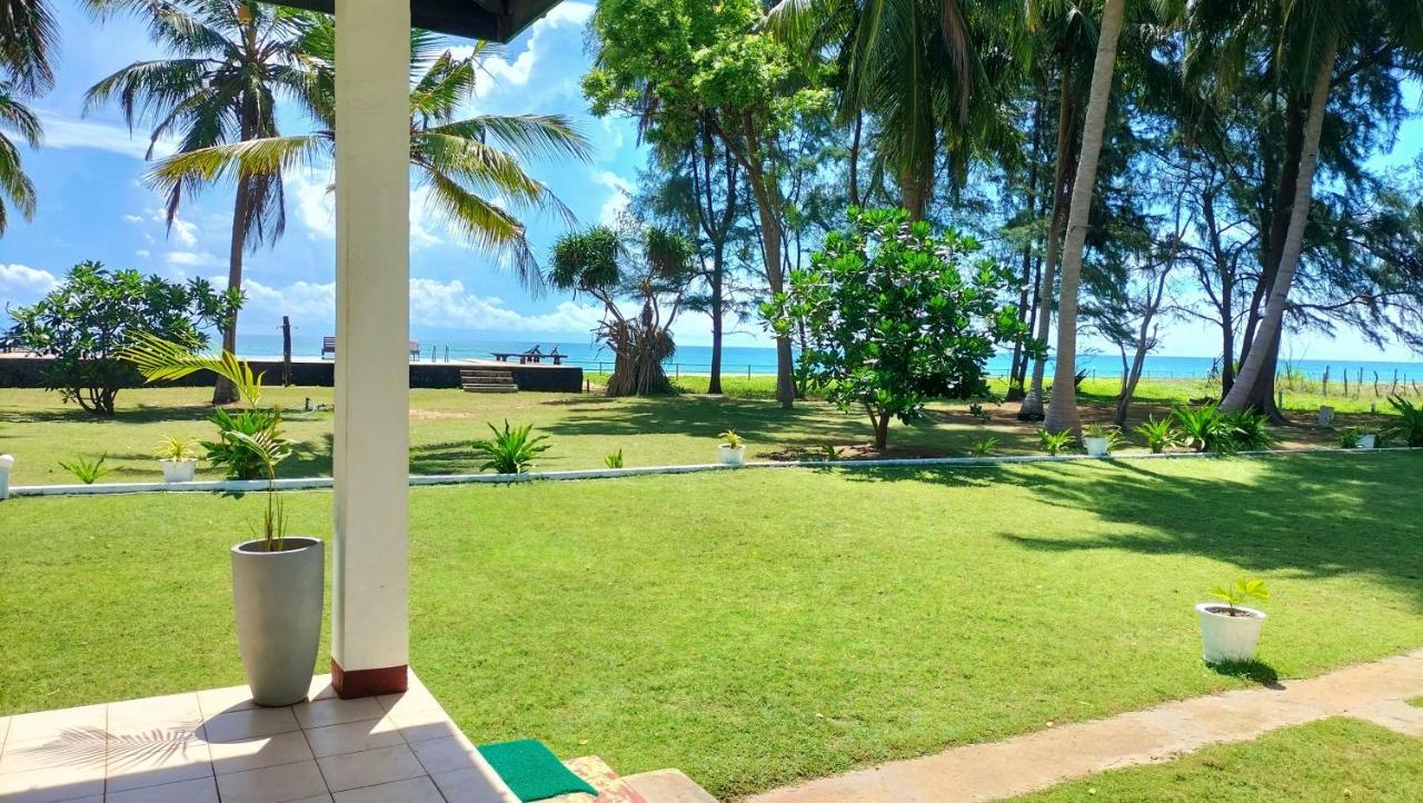 Hotel Coral Bay Trincomalee Exterior foto